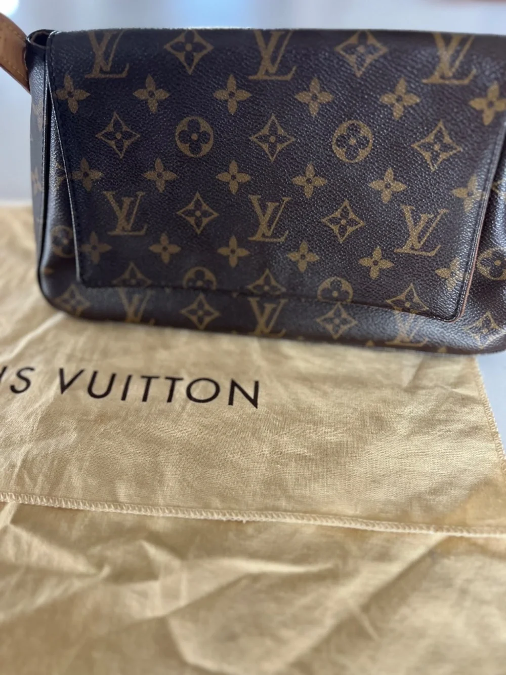 Louis Vuitton excellent louis